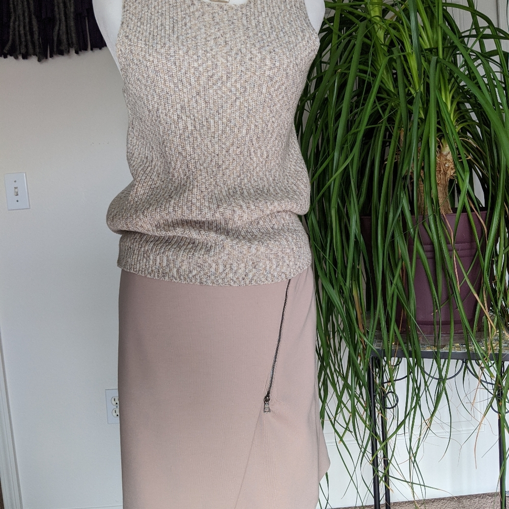 Sexy Mercer & Madison skirt with oblique zipper